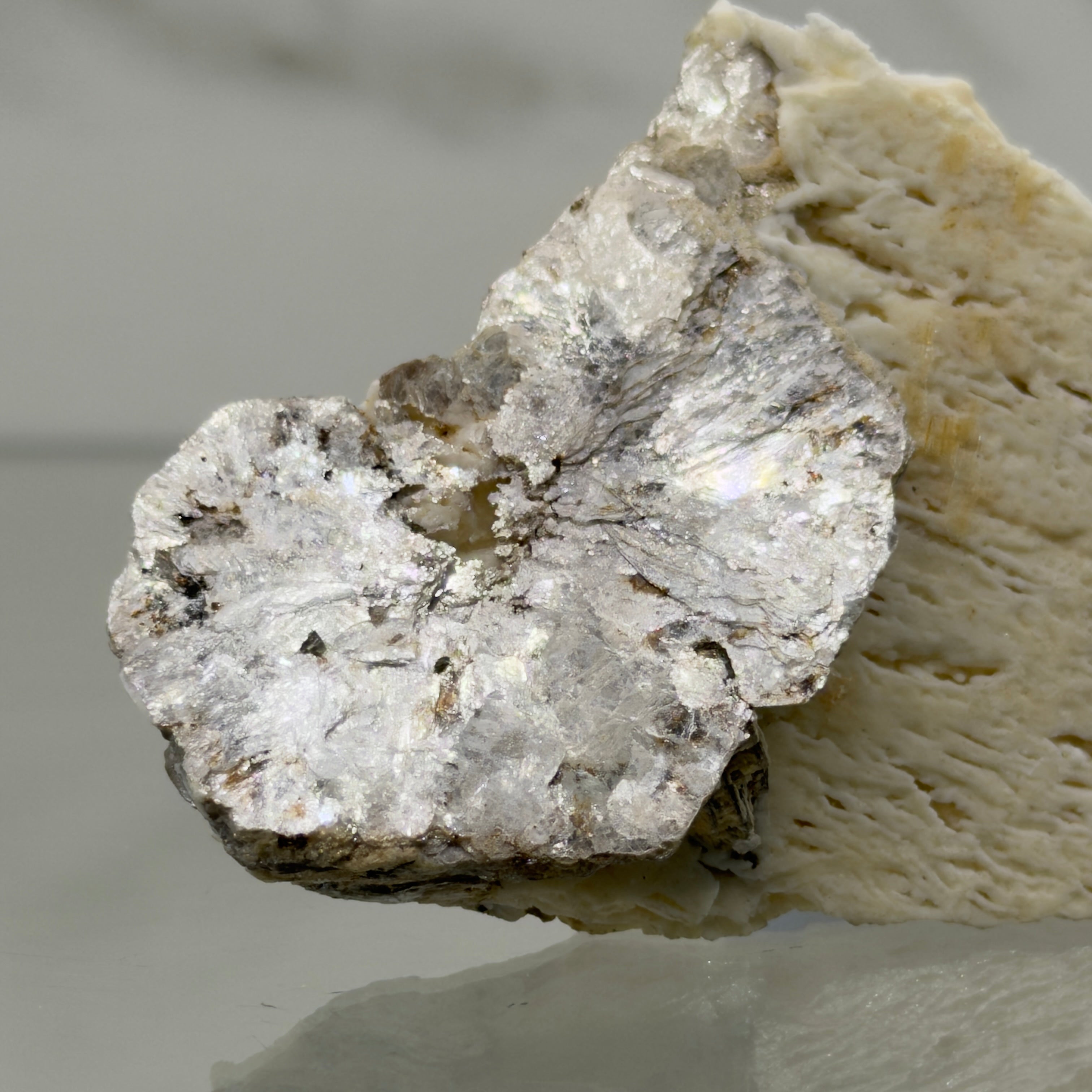 Mica moscovita con Ortosa