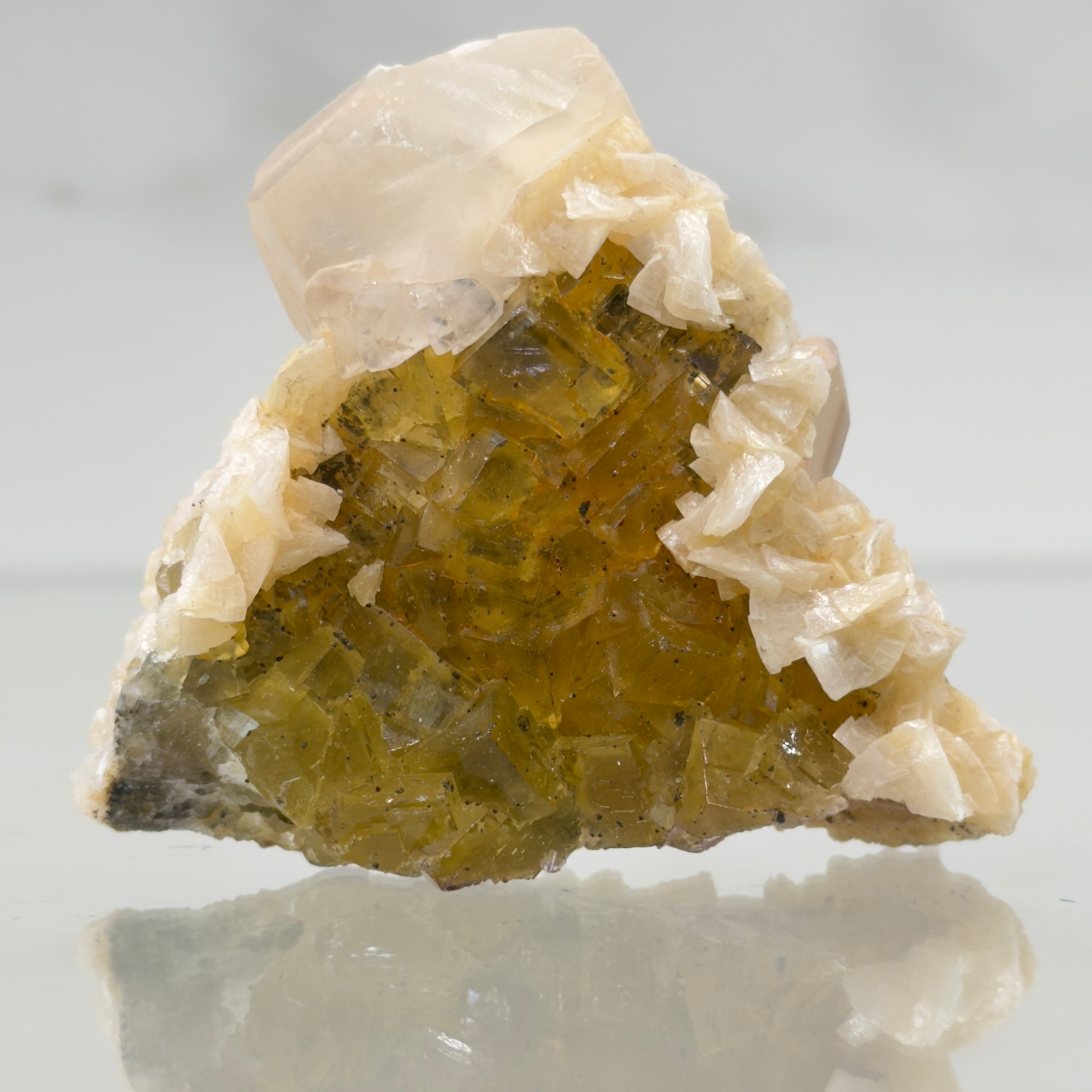 Fluorita con calcita y dolomita