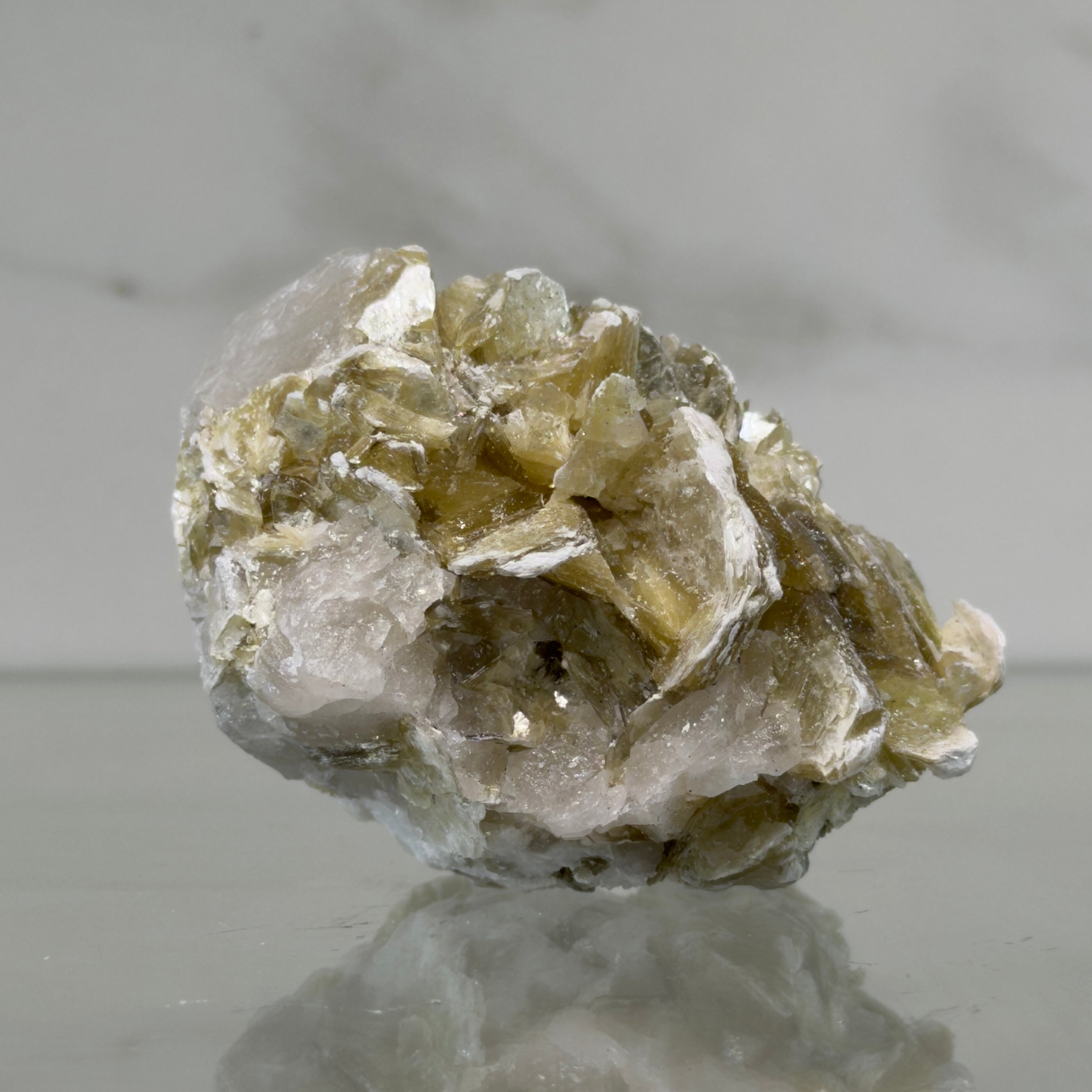 Mica moscovita con cuarzo